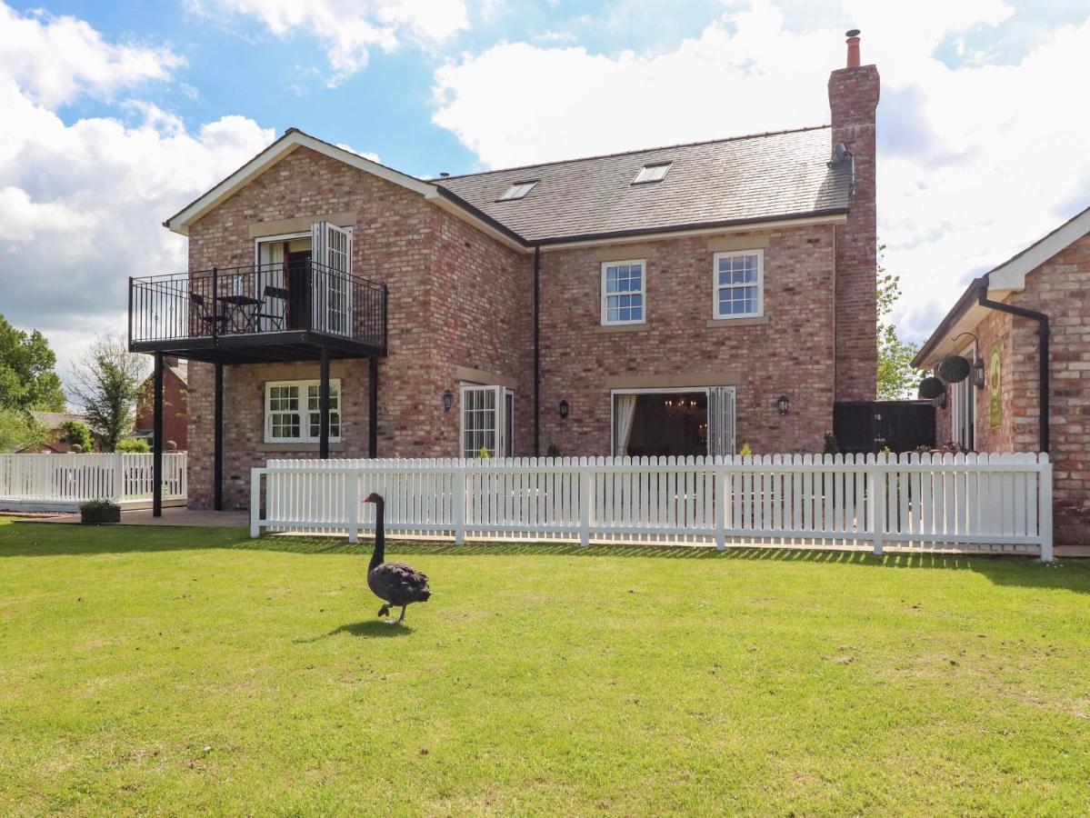 Moor End Manor Villa Poulton-le-Fylde Екстериор снимка