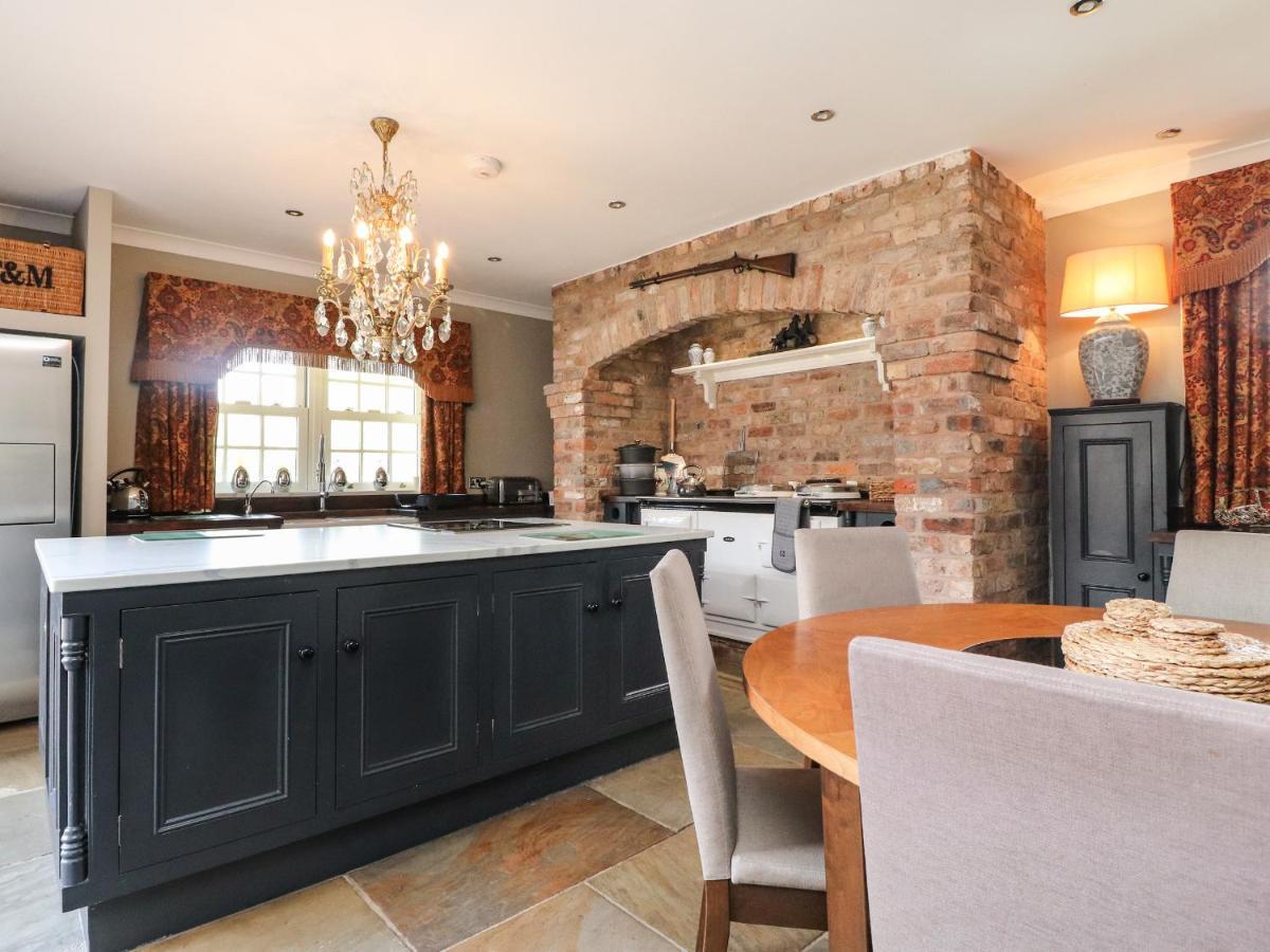 Moor End Manor Villa Poulton-le-Fylde Екстериор снимка