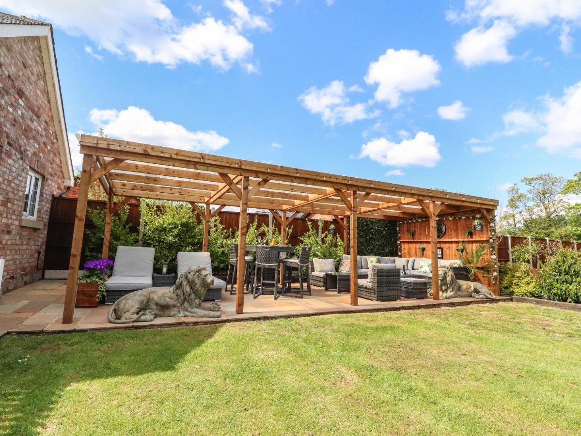 Moor End Manor Villa Poulton-le-Fylde Екстериор снимка