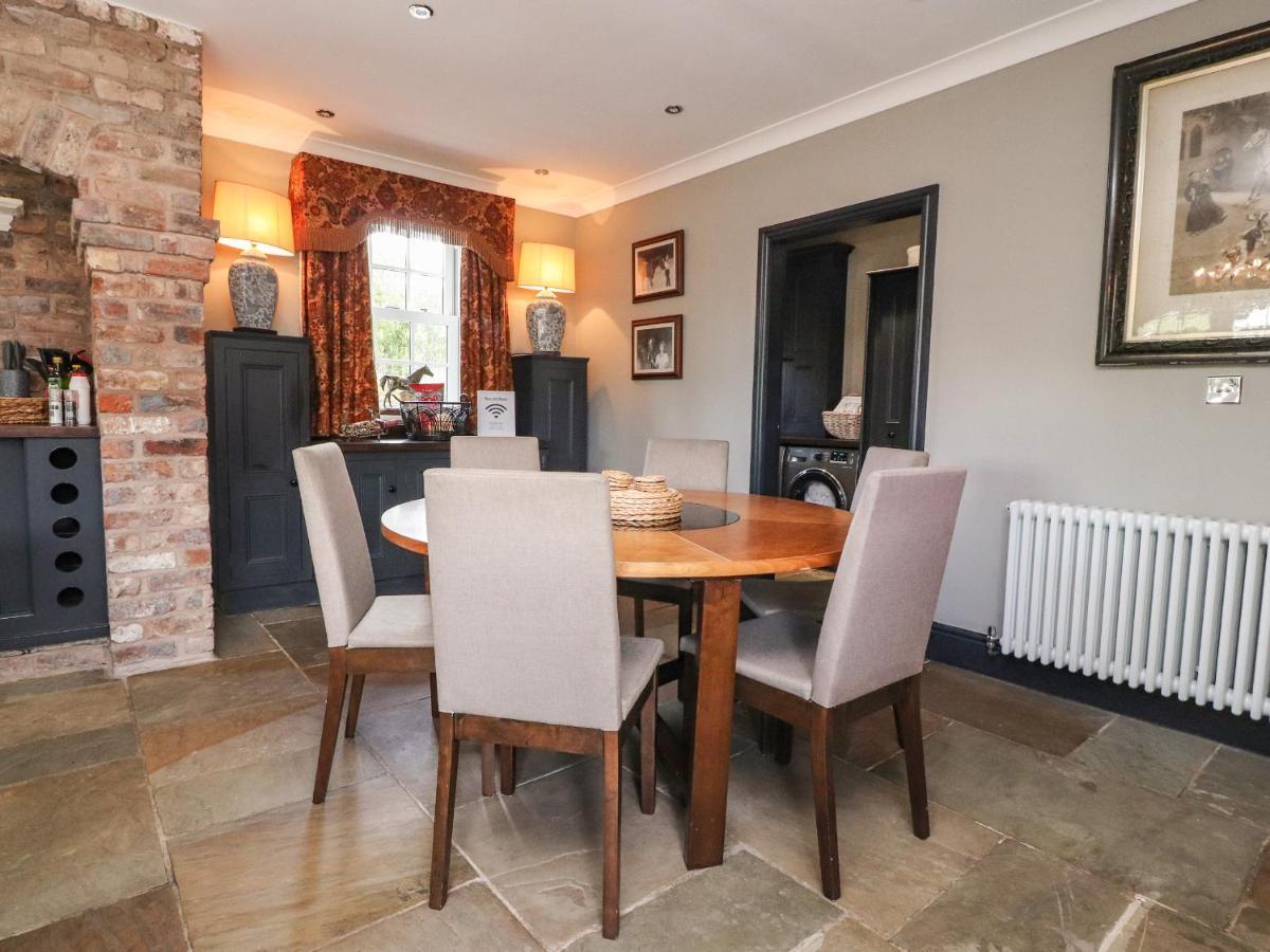 Moor End Manor Villa Poulton-le-Fylde Екстериор снимка