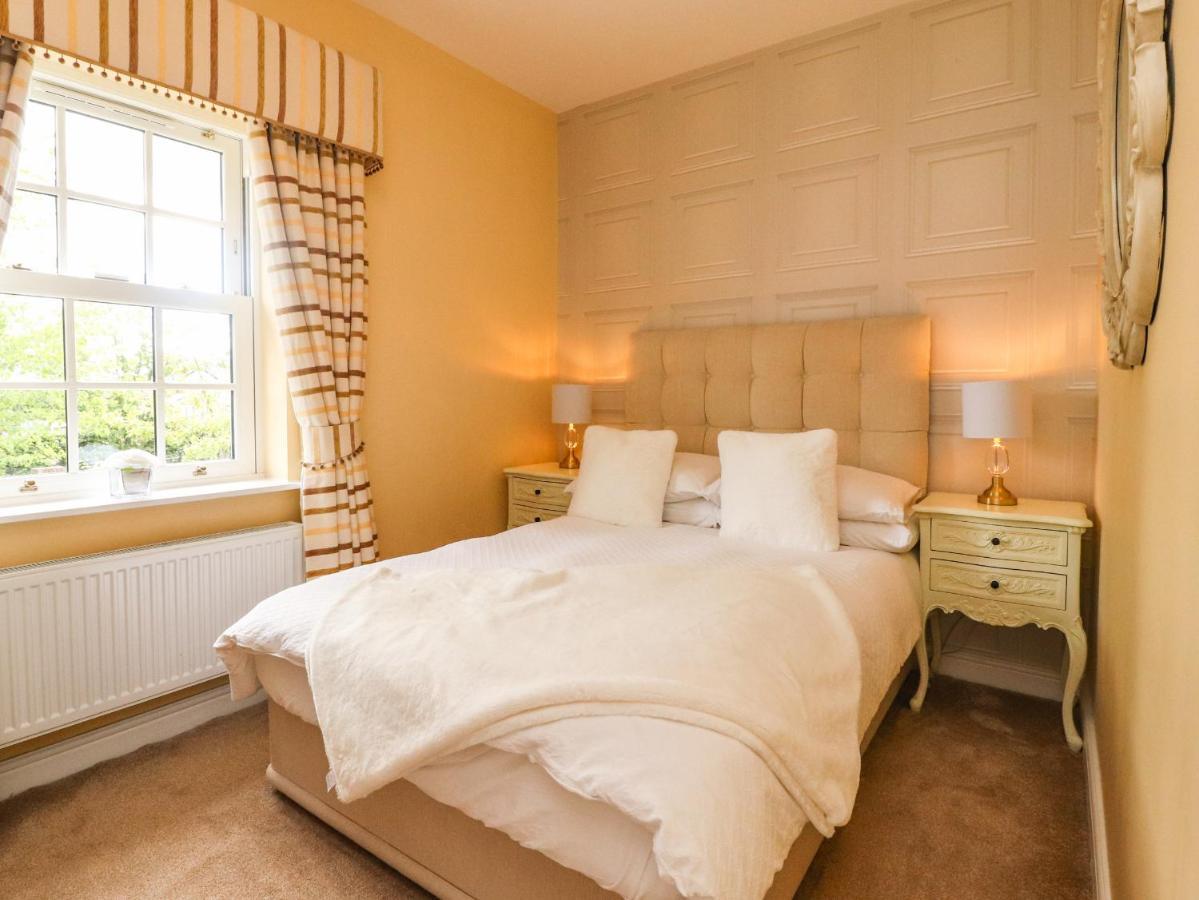 Moor End Manor Villa Poulton-le-Fylde Екстериор снимка