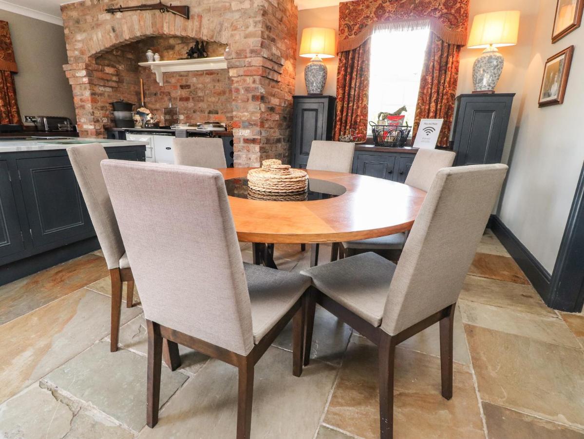 Moor End Manor Villa Poulton-le-Fylde Екстериор снимка