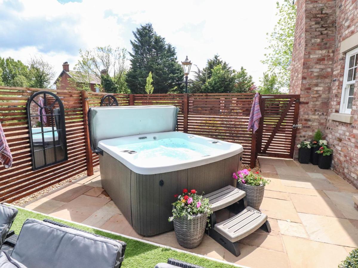 Moor End Manor Villa Poulton-le-Fylde Екстериор снимка