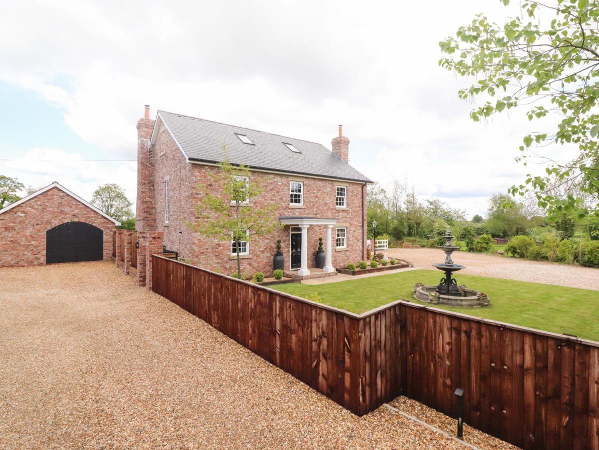 Moor End Manor Villa Poulton-le-Fylde Екстериор снимка