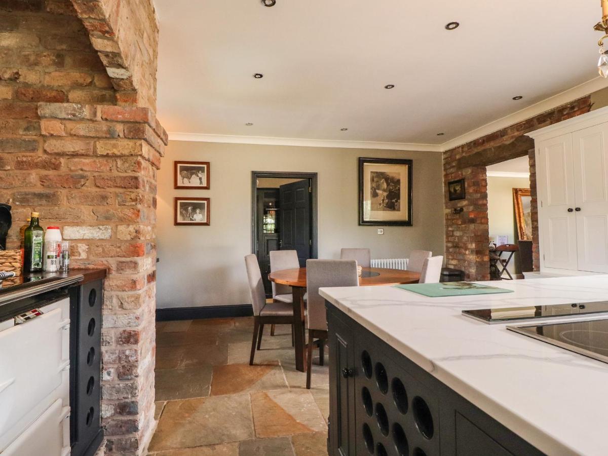 Moor End Manor Villa Poulton-le-Fylde Екстериор снимка