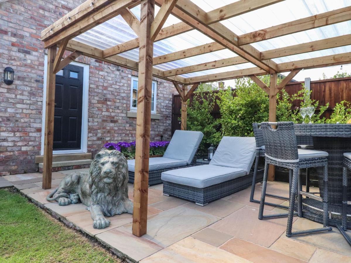 Moor End Manor Villa Poulton-le-Fylde Екстериор снимка